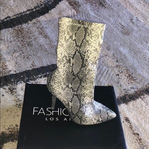 NWOT Fashion Nova snake skin booties